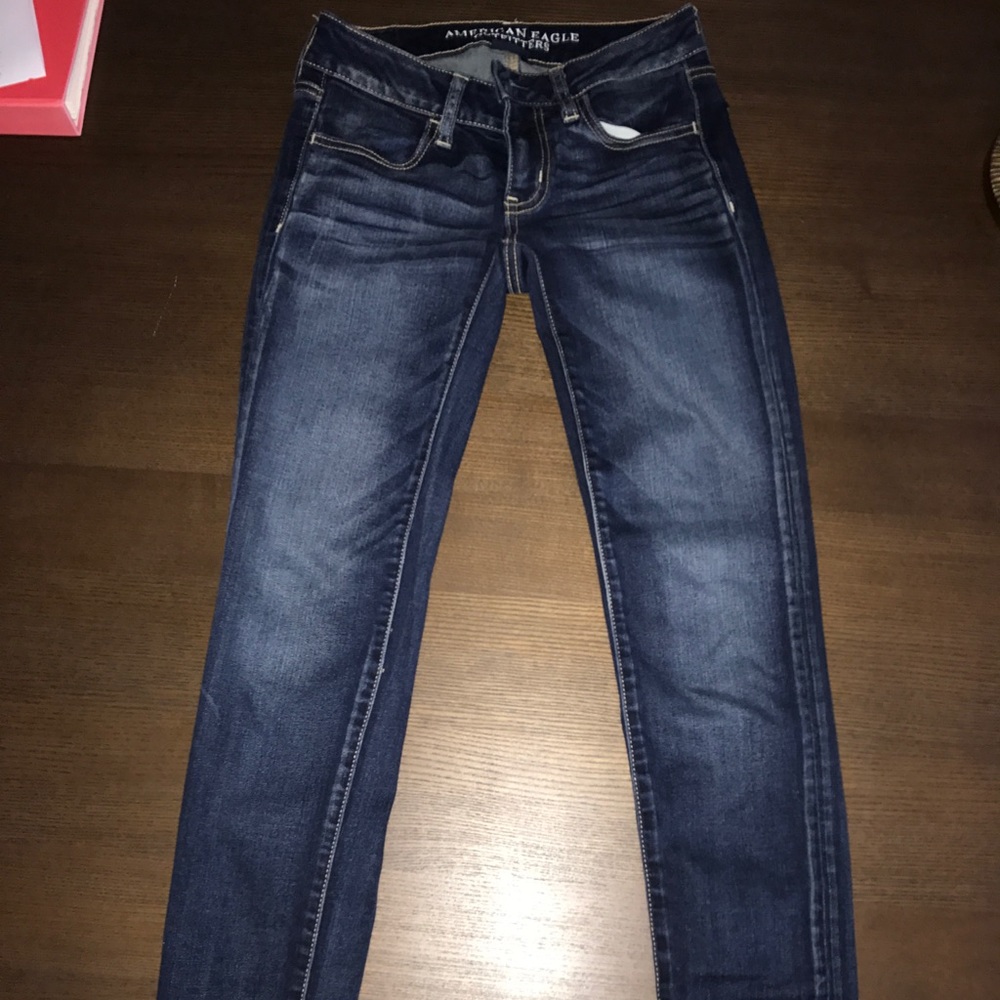 a cute pair of skinny American Eagle jeans!