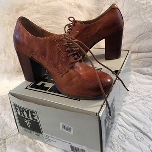 Frye Carson Heel Oxford