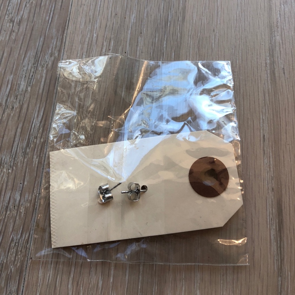 ‼️BRAND NEW‼️ sterling silver feather earrings - Picture 2 of 2