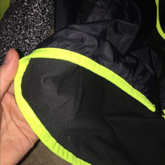 Pink wind breaker - Picture 2 of 6