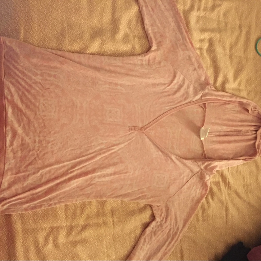 Long sleeve light pink t-shirt