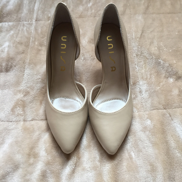 💥BRAND NEW Unisa by JCPenney Nude Cutout Heels💥 - Picture 4 of 5