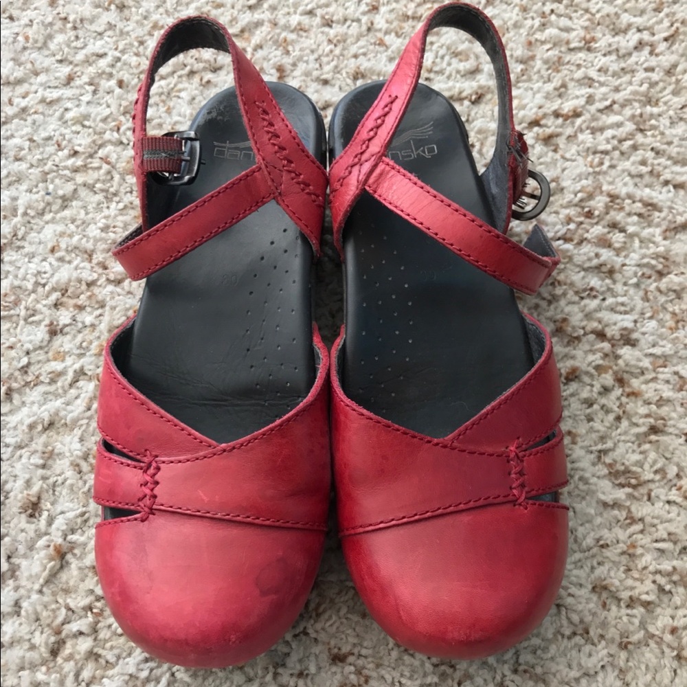 Red Danskos size 39  PRICE IS NEGOTIABLE!