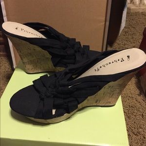 Fahrenheit brand, black wedges