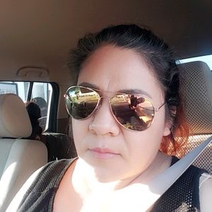 Meet your Posher, Elvia