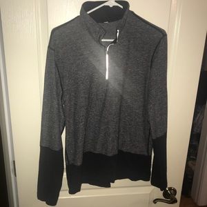 Lululemon 1/2 zip pullover!!