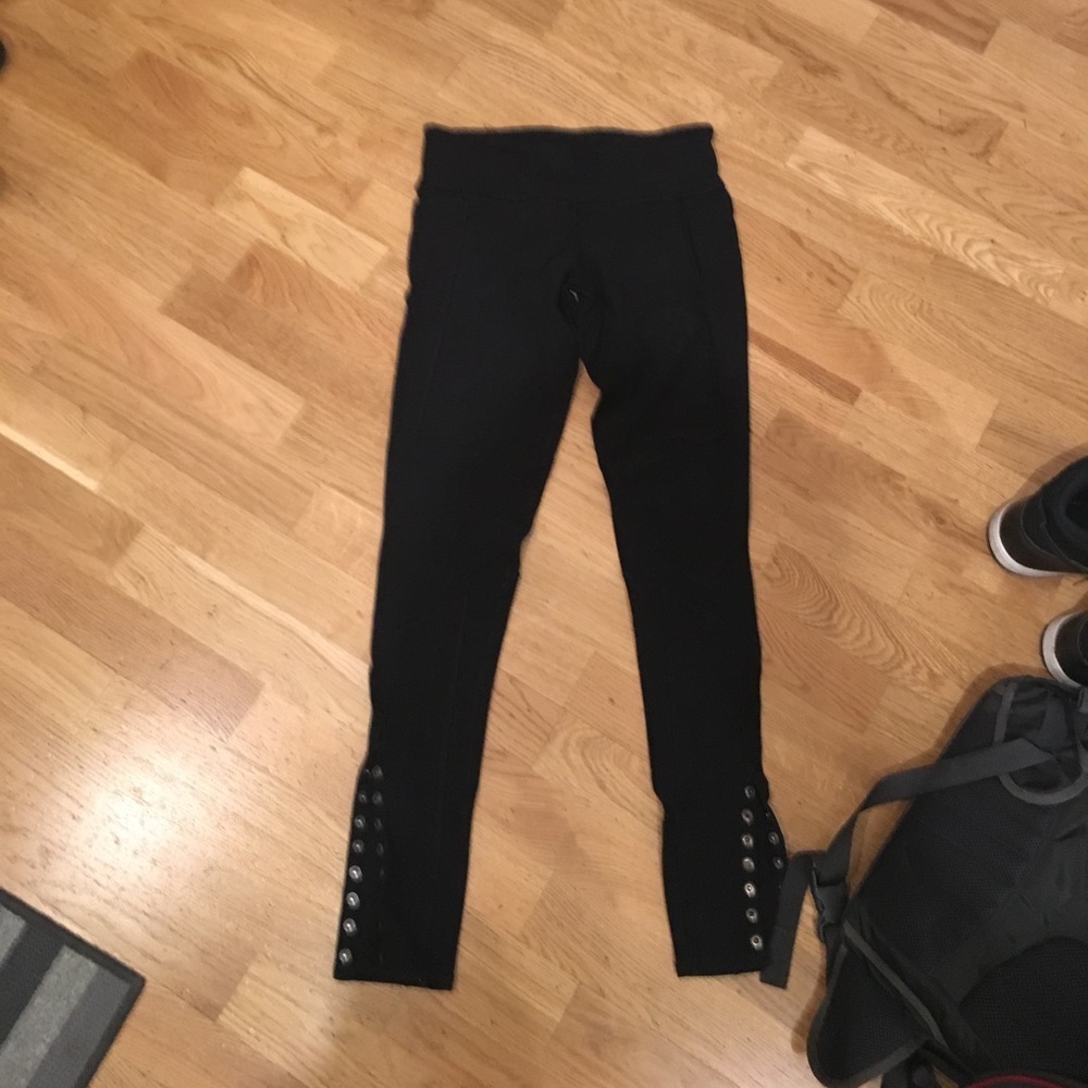Lulu leggings with button detail