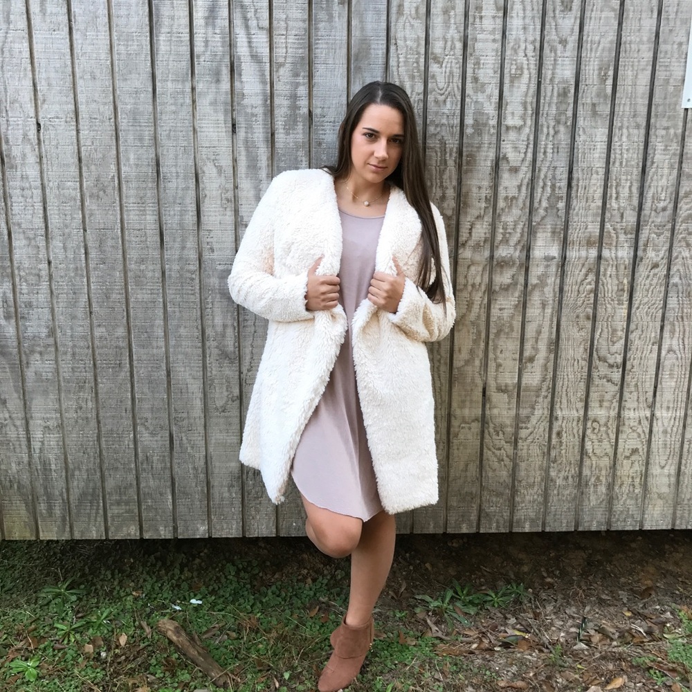 en creme fluffy jacket - Picture 1 of 7