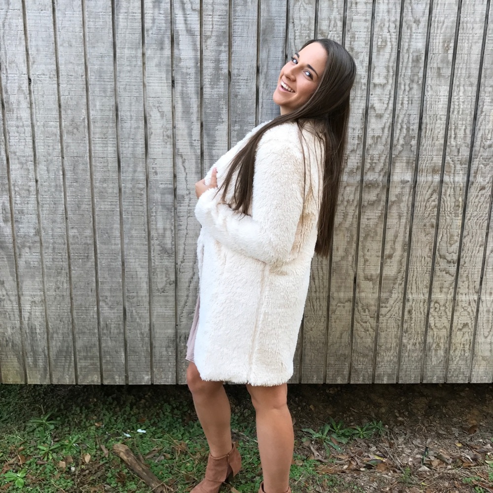 en creme fluffy jacket - Picture 3 of 7