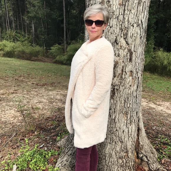 en creme fluffy jacket - Picture 5 of 7