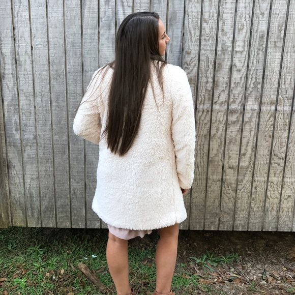 en creme fluffy jacket - Picture 2 of 7