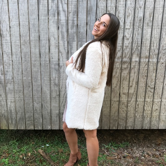 en creme fluffy jacket - Picture 3 of 7