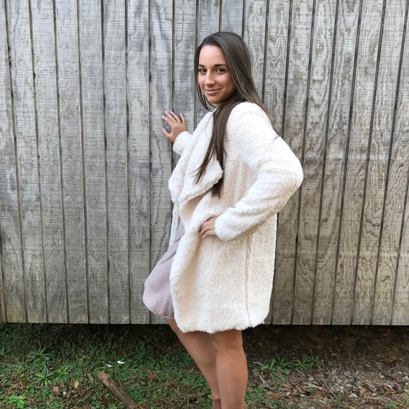 en creme fluffy jacket - Picture 4 of 7