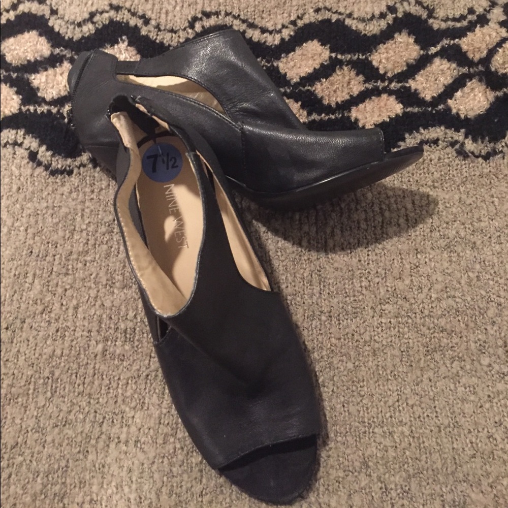 NEW Nine West Cutout & Peep toe heels Size 7.5👠‼️