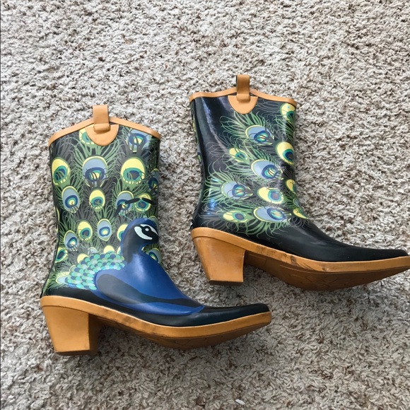 Fashionable Rain Boots! Size 39PRICE IS NEGOTIABLE - Picture 1 of 6