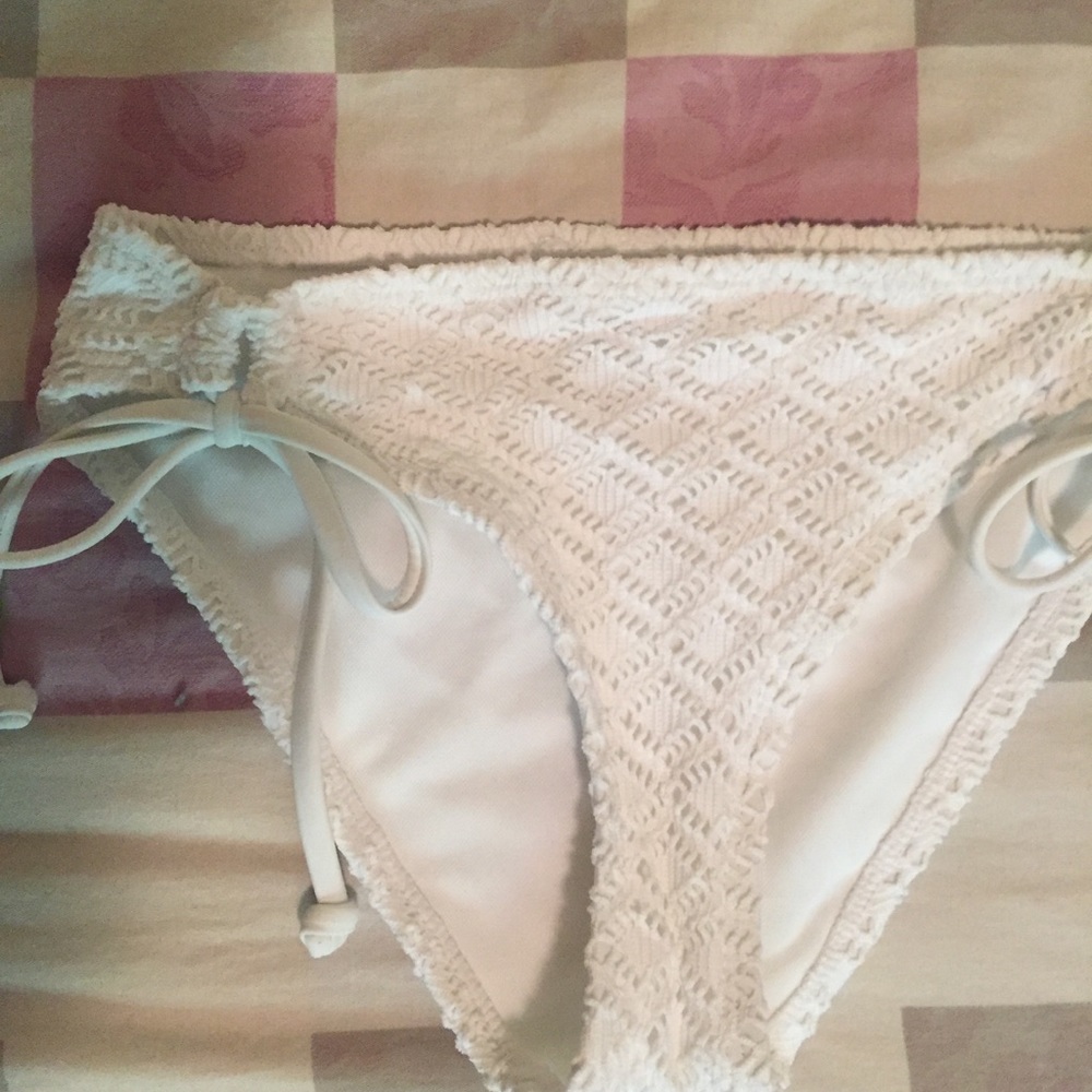 Bikini pair - Picture 3 of 3
