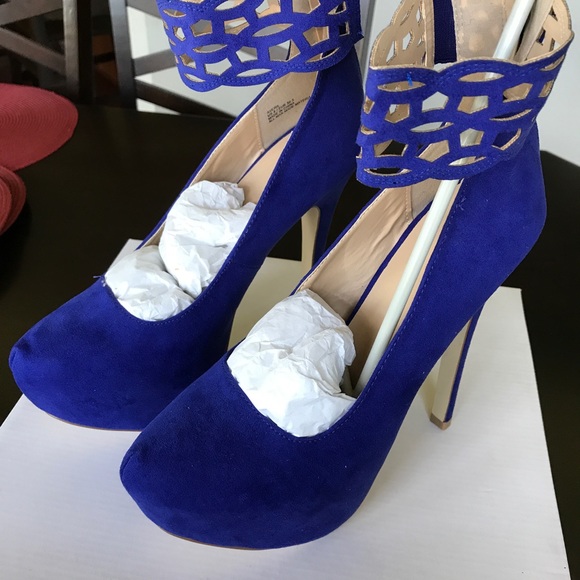 blue pumps - Picture 2 of 3