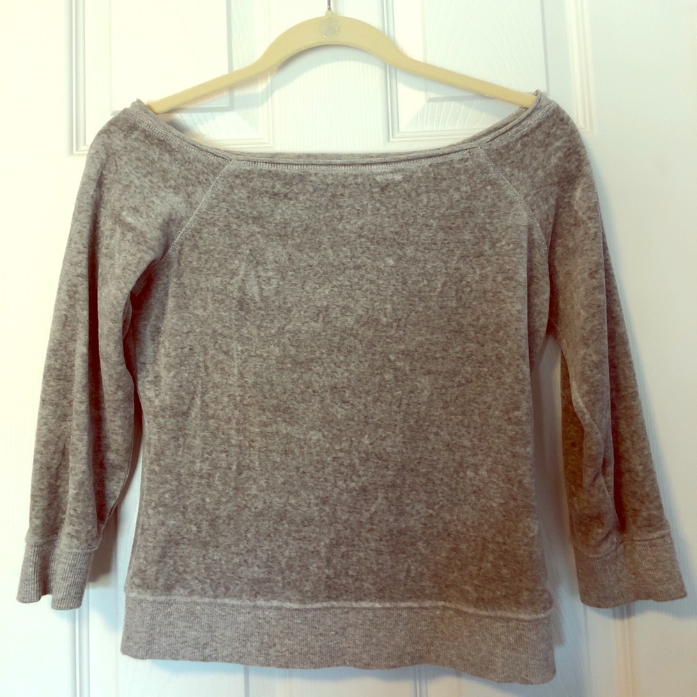 Cotton velour off shoulder shirt.