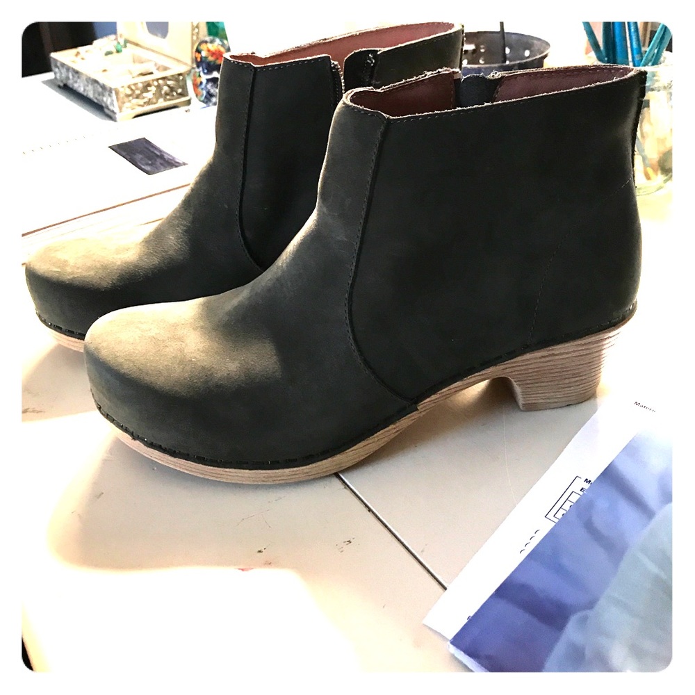 Dansko olive Suede Booties