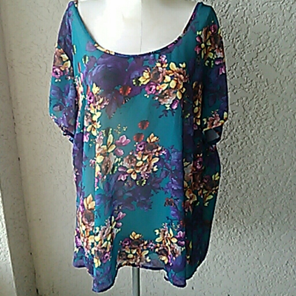 Torrid top size 3