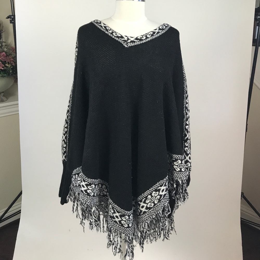 Black/white poncho sweater with fringe