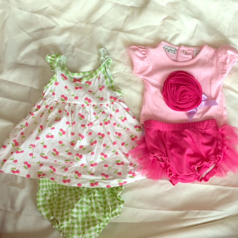 2 New born outfits lot