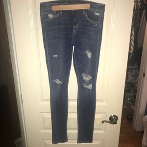 Trendy destroyed Joe’s jeans in great condition!!
