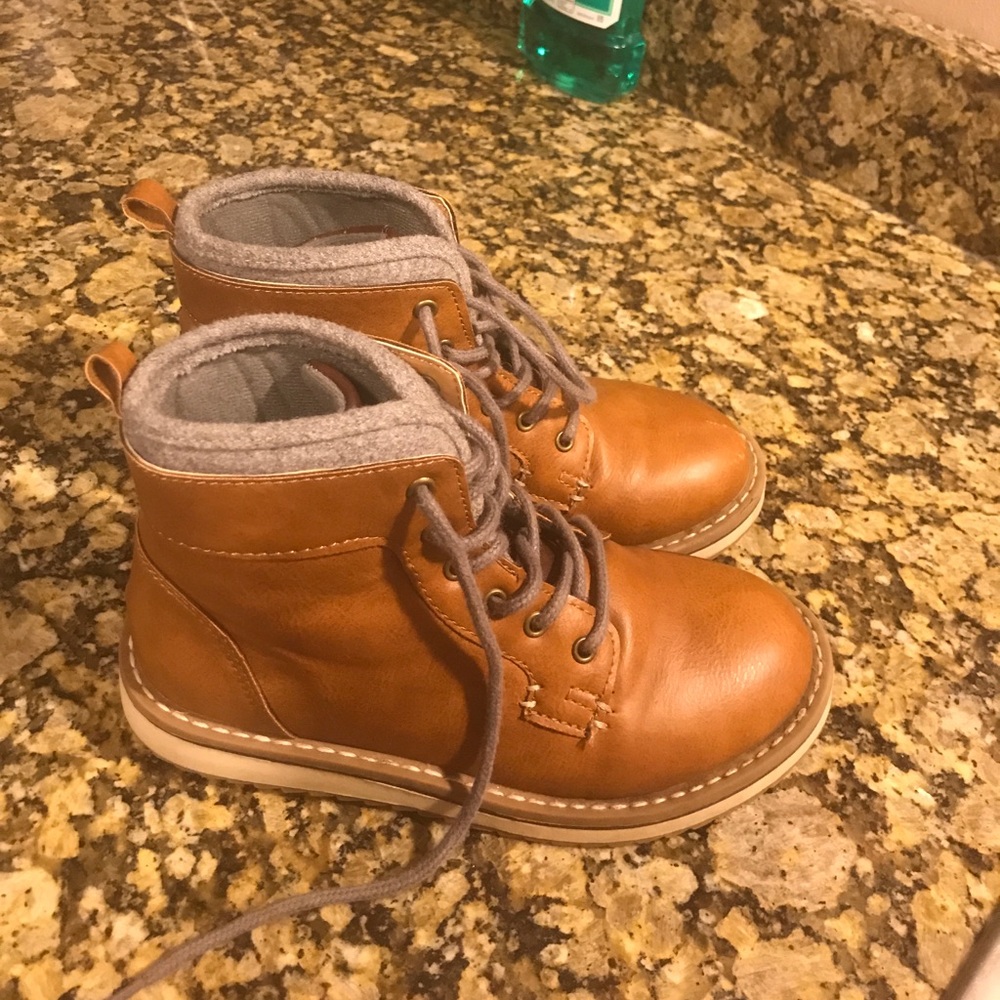 Boys brown boots