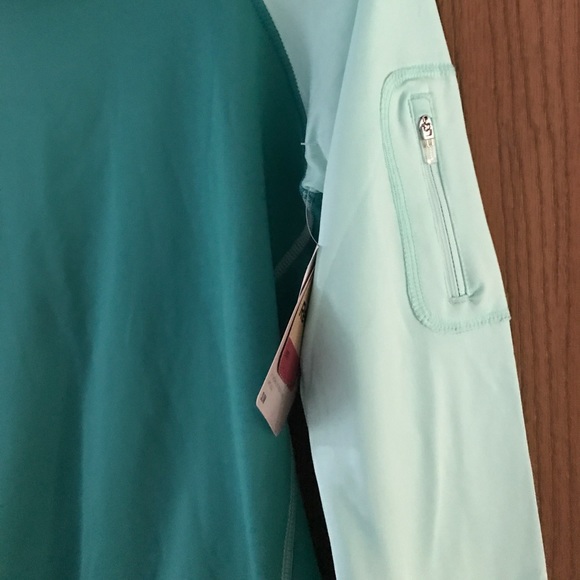 Athletic pullover - Picture 3 of 6