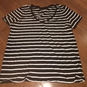v-neck striped tshirt