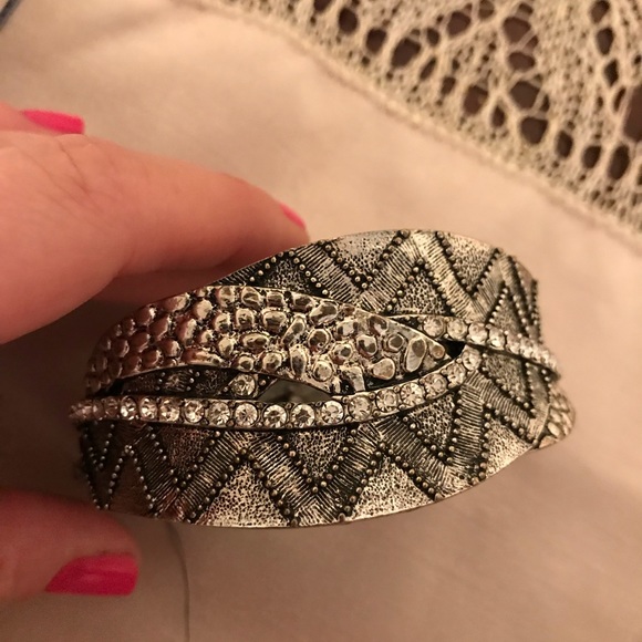 Silver choker with matching earrings and bracelet - Picture 4 of 4