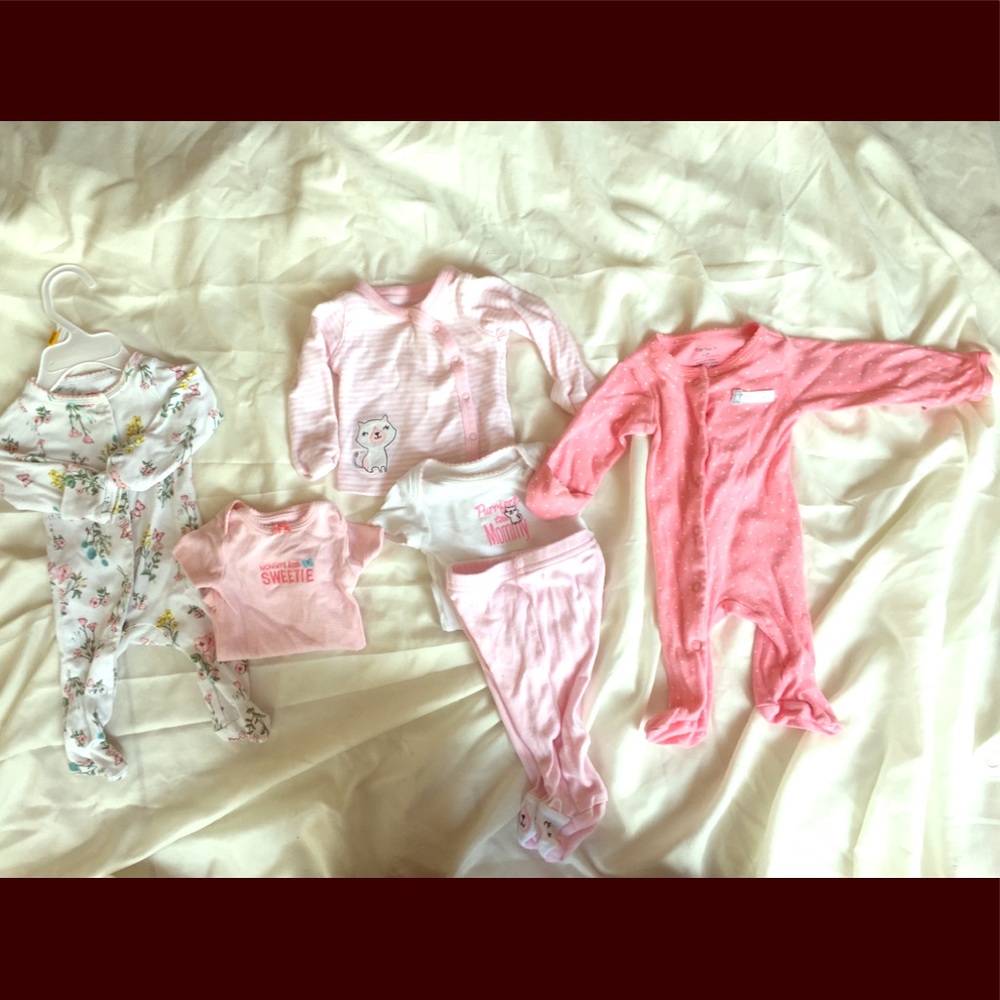 New born Carters pajamas 6 piece lot