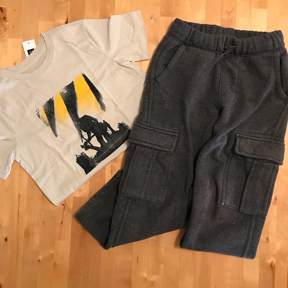 🤗 GAP Bundle Boys 🤗 NWT t-shirt and fleece pants