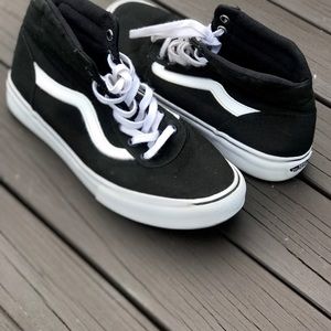 Vans Ward Hi Women’s Skate Shoe 8.5
