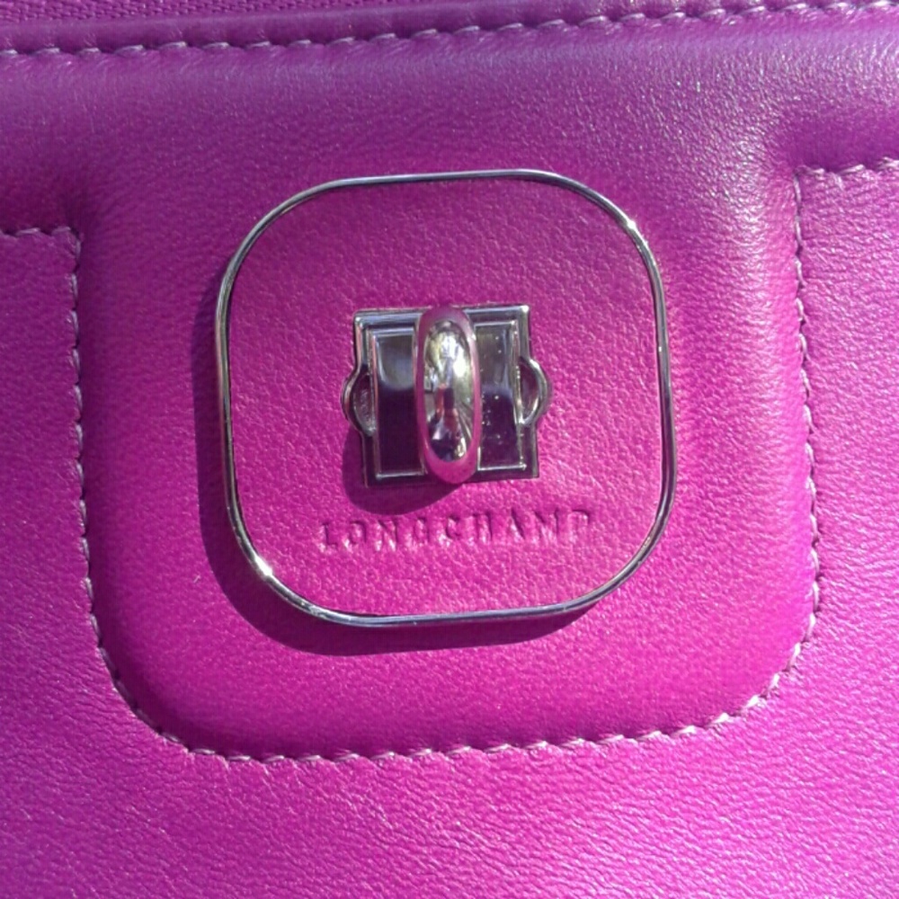 Such a GORGEOUS Authentic Longchamps zippy wallet - Picture 2 of 5