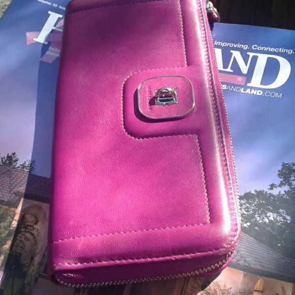 Such a GORGEOUS Authentic Longchamps zippy wallet - Picture 3 of 5