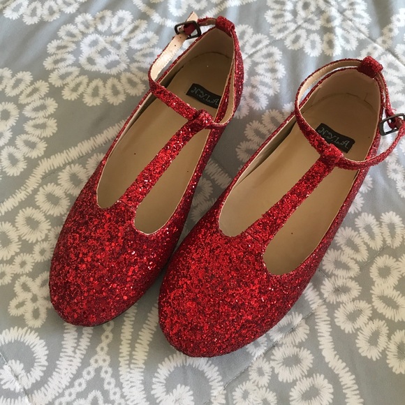 ModCloth Shoes - ModCloth Nyla red glitter T-strap flat