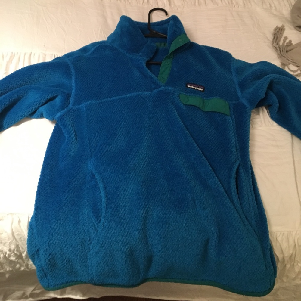 blue and green women’s patagonia jacket