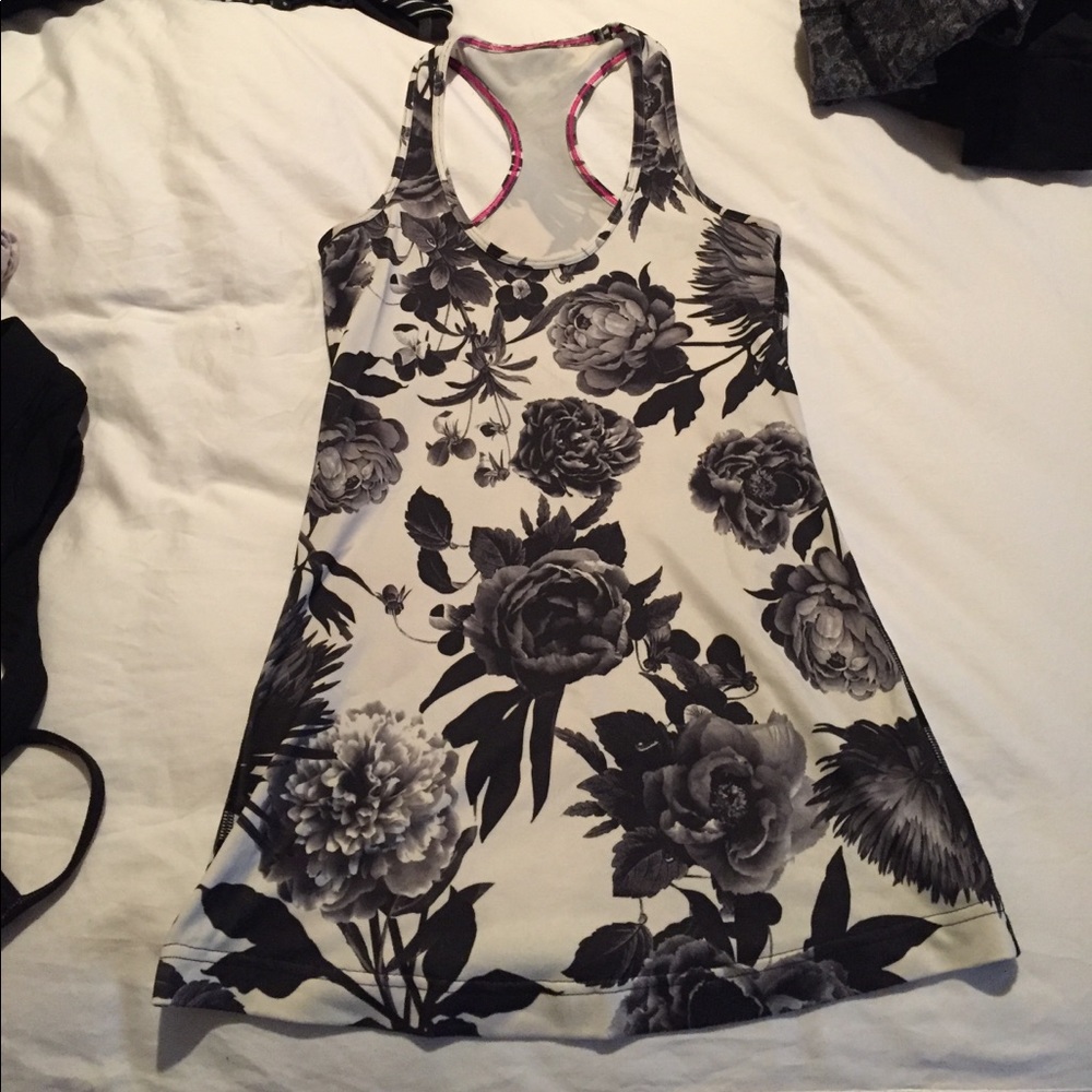 Lululemon tank