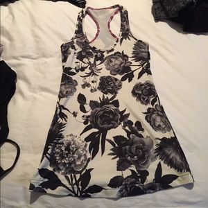 Lululemon tank