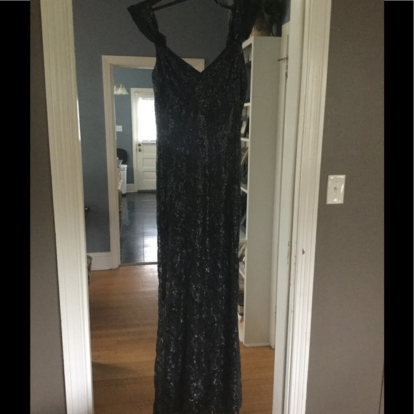 Just in time for the holidays!  Formal gown - Picture 1 of 4