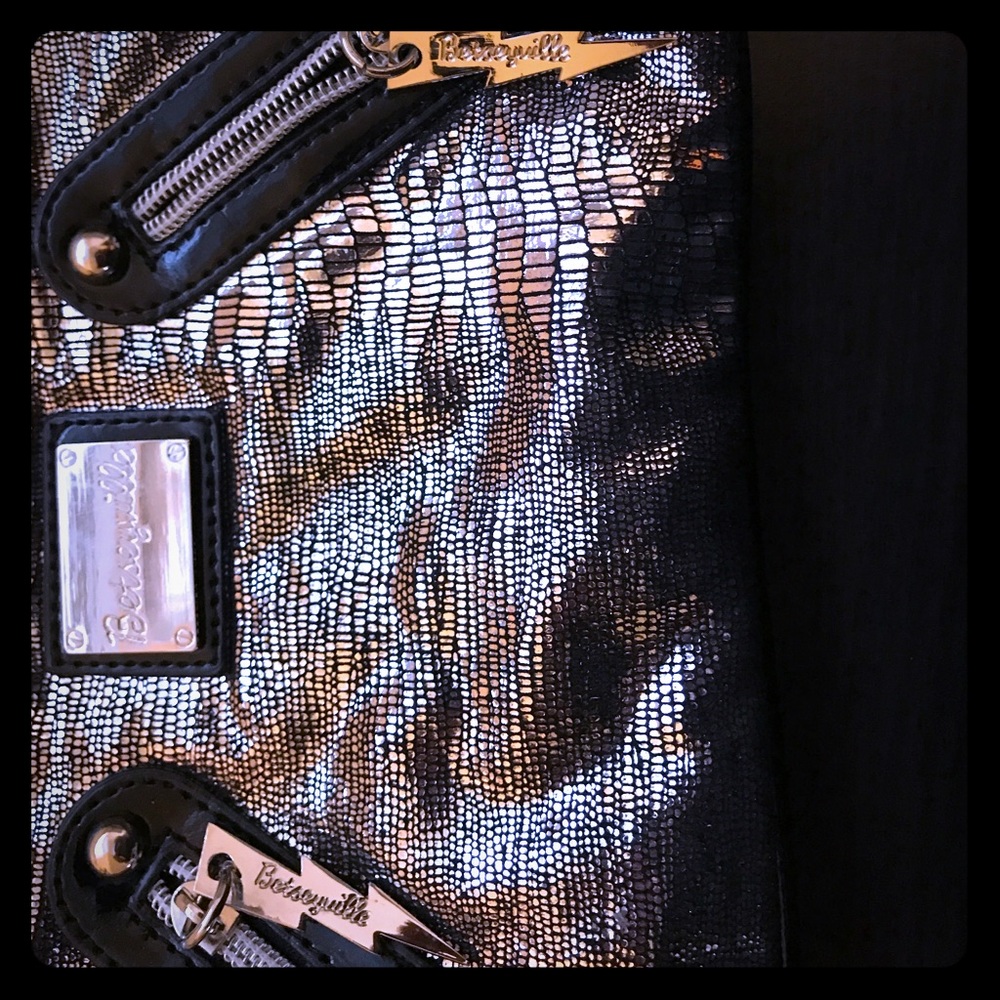 Betseyville clutch NWOT