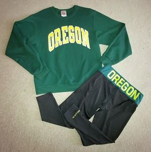 Oregon Ducks sweatshirt & yoga crop pants