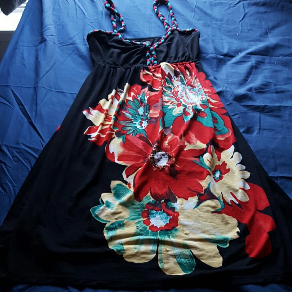 Adorable floral dress. Worn once