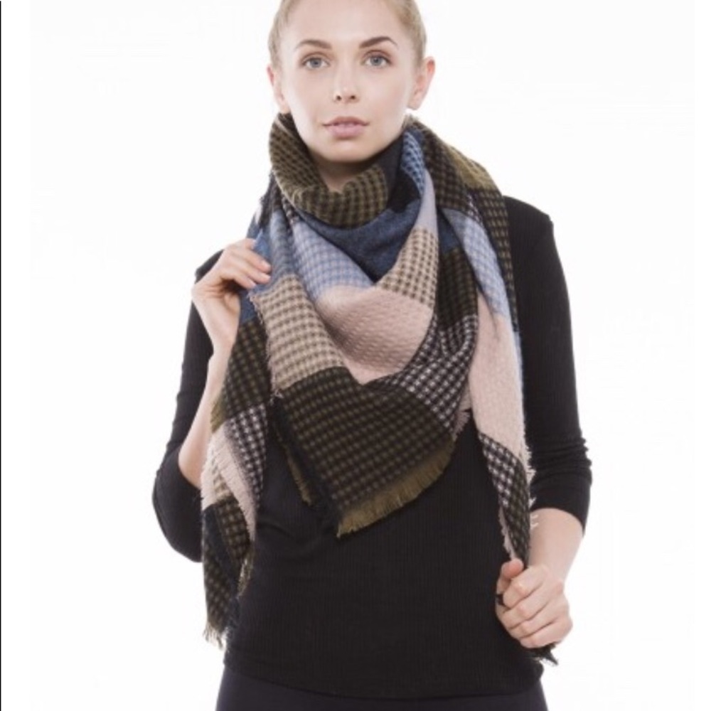 LAST 2 LEFT!!! OVERSIZED BLANKET SCARF - Picture 2 of 3