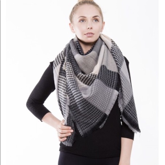 LAST 2 LEFT!!! OVERSIZED BLANKET SCARF - Picture 3 of 3