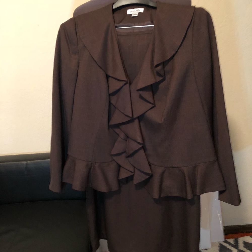 NWT-ISABELLA Women’s Brown Suit -2PC