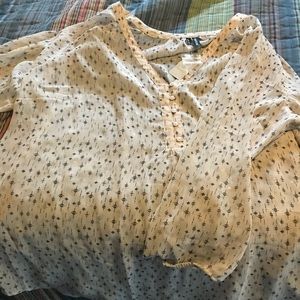 Maurice’s size 3 cream and black quarter length