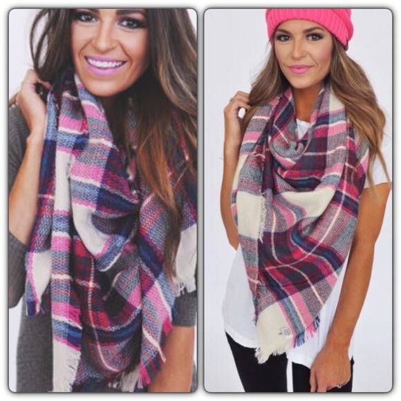 ONLY 1 LEFT!! OVERERSIZED BLANKET SCARF - Picture 1 of 3