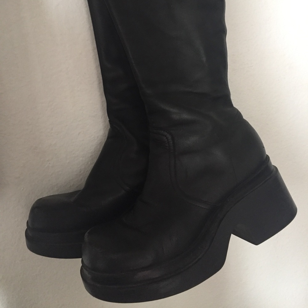 STEVE MADDEN BOOTS
BLACK